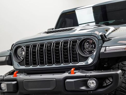 Used 2024 Jeep Gladiator Mojave image 2