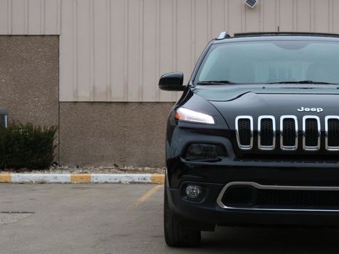 Used 2017 Jeep Cherokee Limited AWD/4WD image 5