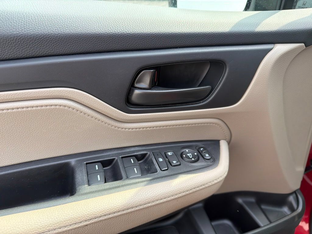 Certified 2024 Honda Odyssey EX image 26