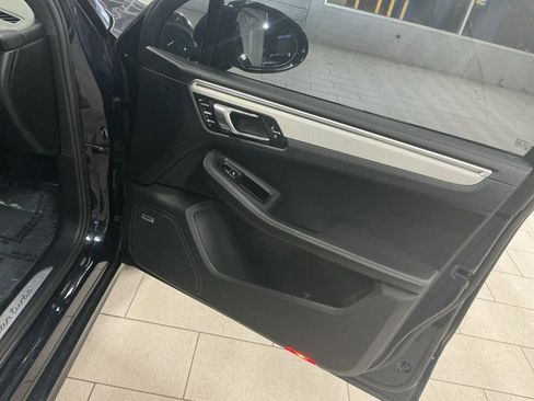 Used 2020 Porsche Macan Turbo image 35