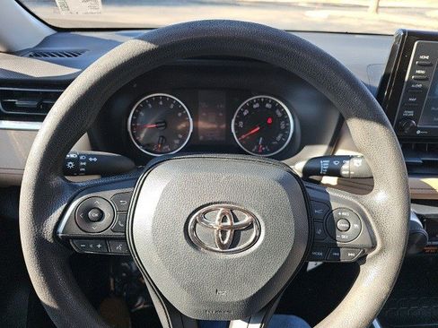 Used 2022 Toyota RAV4 LE image 21