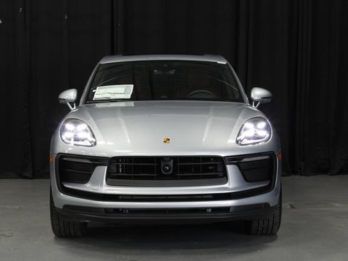 New 2026 Porsche Macan AWD/4WD image 8