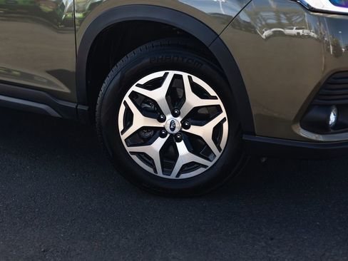 Used 2024 Subaru Forester Premium AWD/4WD image 4