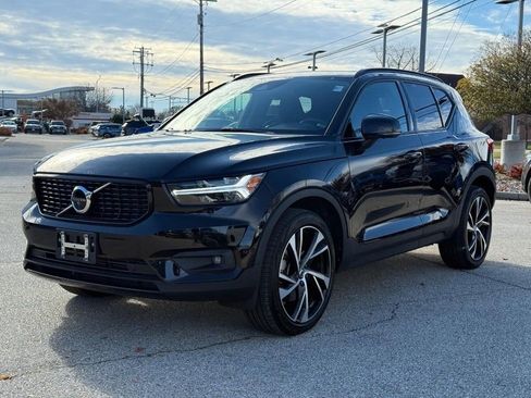 Used 2020 Volvo XC40 T5 R-Design w/ Protection Package Premier image 8