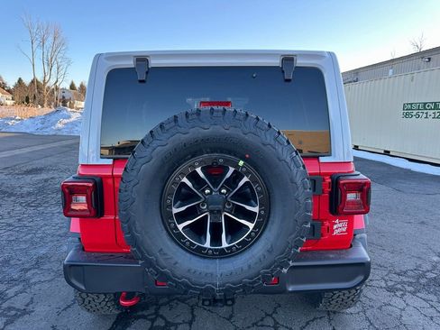 New 2026 Jeep Wrangler Unlimited Rubicon w/ Whitecap Package image 10