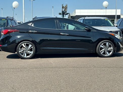 Used 2016 Hyundai Elantra Limited w/ Option Group 04 FWD image 3