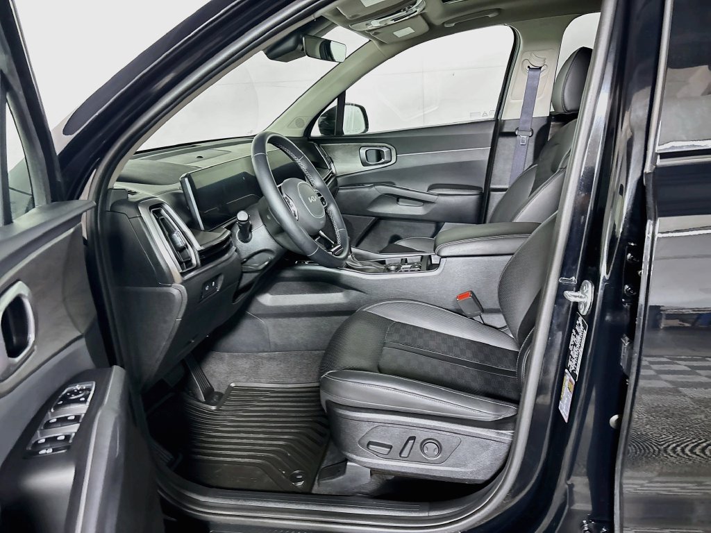Used 2025 Kia Sorento X-Line EX AWD/4WD image 11