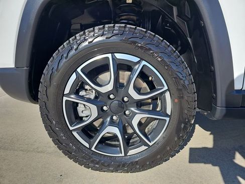 Used 2024 Jeep Compass Trailhawk image 32