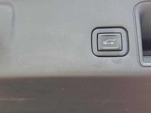 Used 2023 GMC Terrain SLT w/ Tech Package FWD image 29