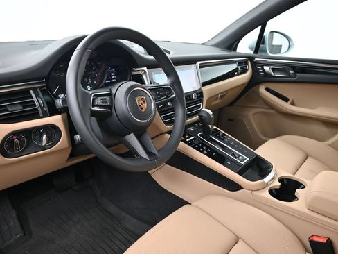 Used 2026 Porsche Macan AWD/4WD image 4