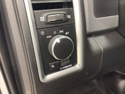 Used 2018 RAM 1500 Classic SLT image 15