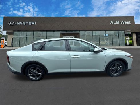 Used 2025 Kia K4 LXS image 4