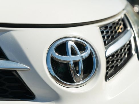 Used 2013 Toyota RAV4 XLE AWD/4WD image 13