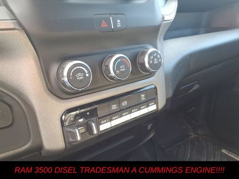 Used 2024 RAM 3500 Tradesman w/ Chrome Appearance Group AWD/4WD image 18