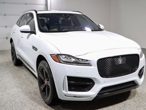 Used 2018 Jaguar F-PACE R-Sport image 5