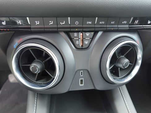 Used 2025 Chevrolet Blazer LT AWD/4WD image 21