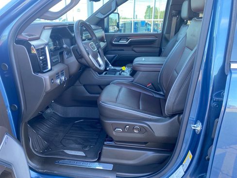 Used 2025 GMC Sierra 3500 Denali w/ Technology Package AWD/4WD image 9