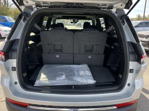 New 2025 Jeep Grand Cherokee L Laredo image 12