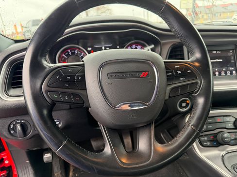 Used 2019 Dodge Challenger SXT image 11