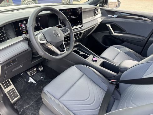 New 2026 Volkswagen Tiguan SE R-Line FWD image 14