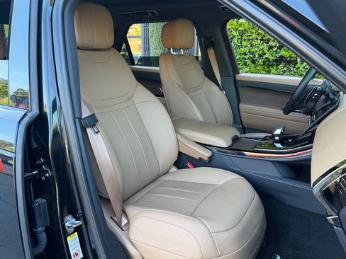 Used 2024 Land Rover Range Rover Sport SE image 33