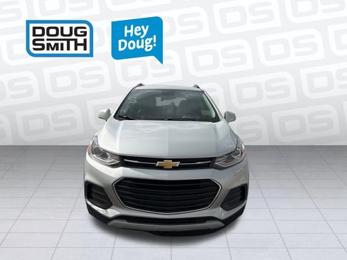 Used 2022 Chevrolet Trax LT w/ Driver Confidence Package image 2