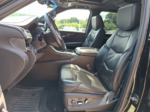 Used 2018 Cadillac Escalade ESV Platinum AWD/4WD image 16