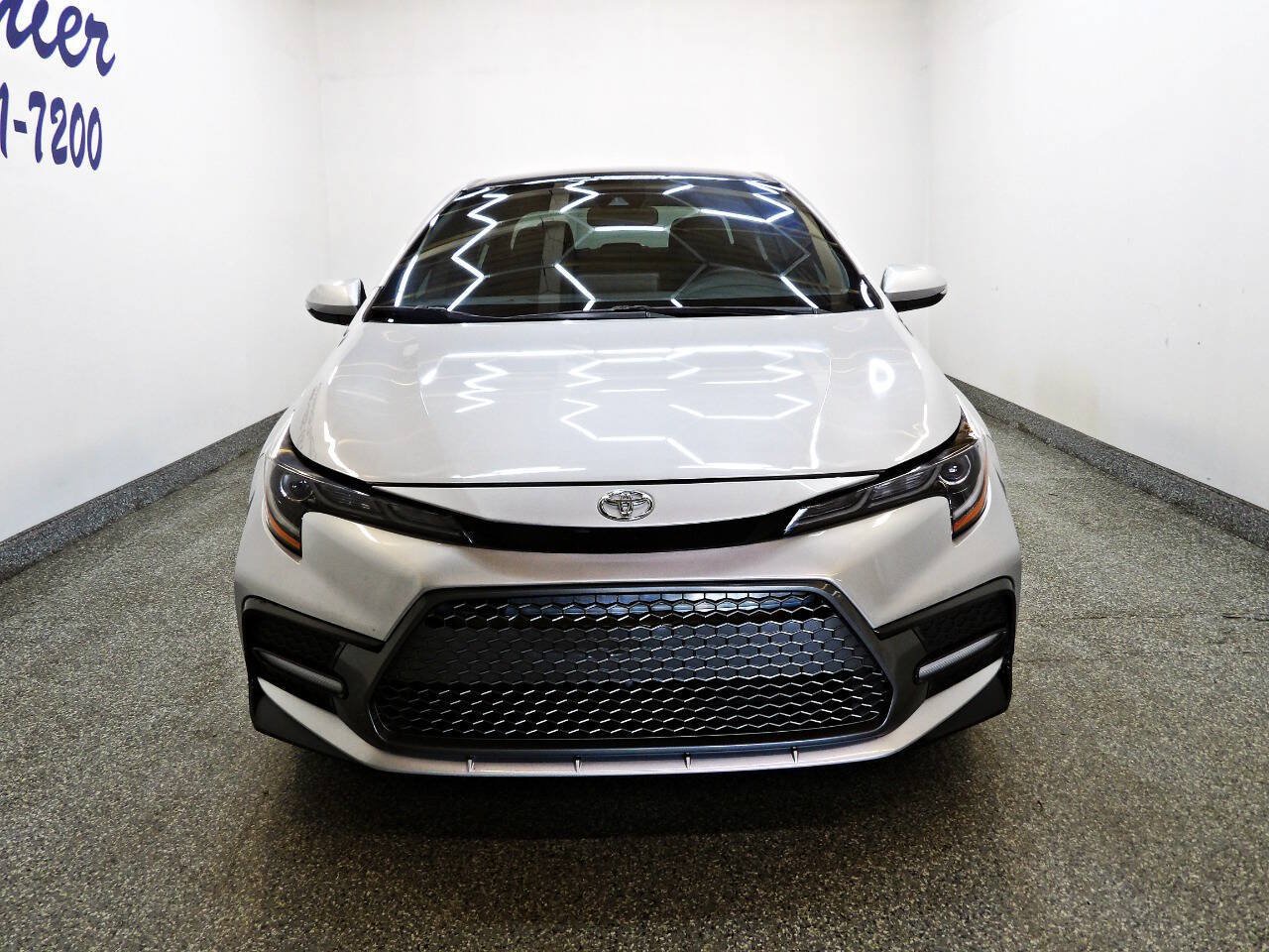 Used 2022 Toyota Corolla SE FWD image 2