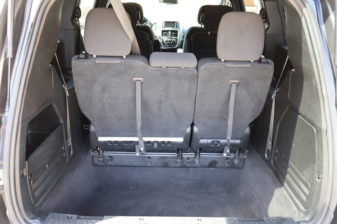 Used 2018 Dodge Grand Caravan SE FWD image 18