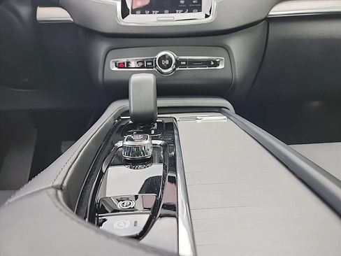 Certified 2025 Volvo XC90 B5 Core w/ Climate Package AWD/4WD image 35