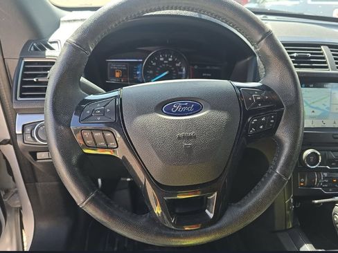Used 2018 Ford Explorer XLT w/ Equipment Group 202A FWD image 6