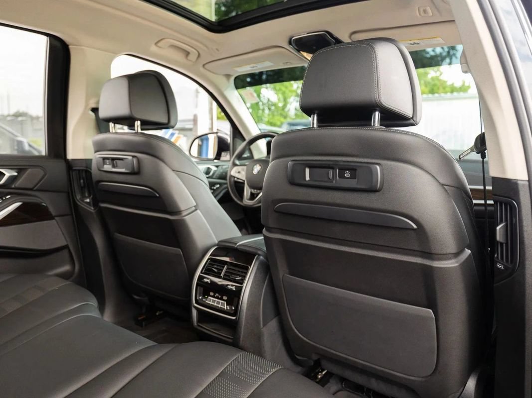 Used 2020 BMW X7 xDrive40i w/ Premium Package AWD/4WD image 28