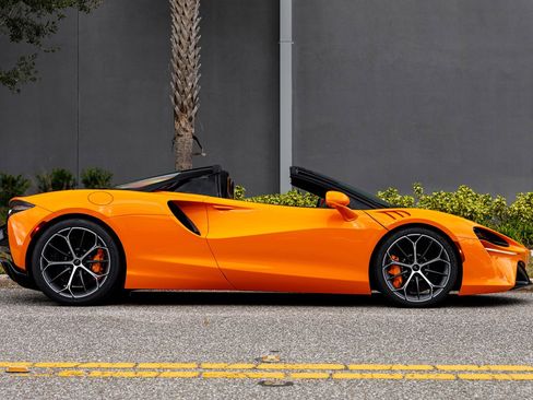 Used 2026 McLaren Artura Vision image 3