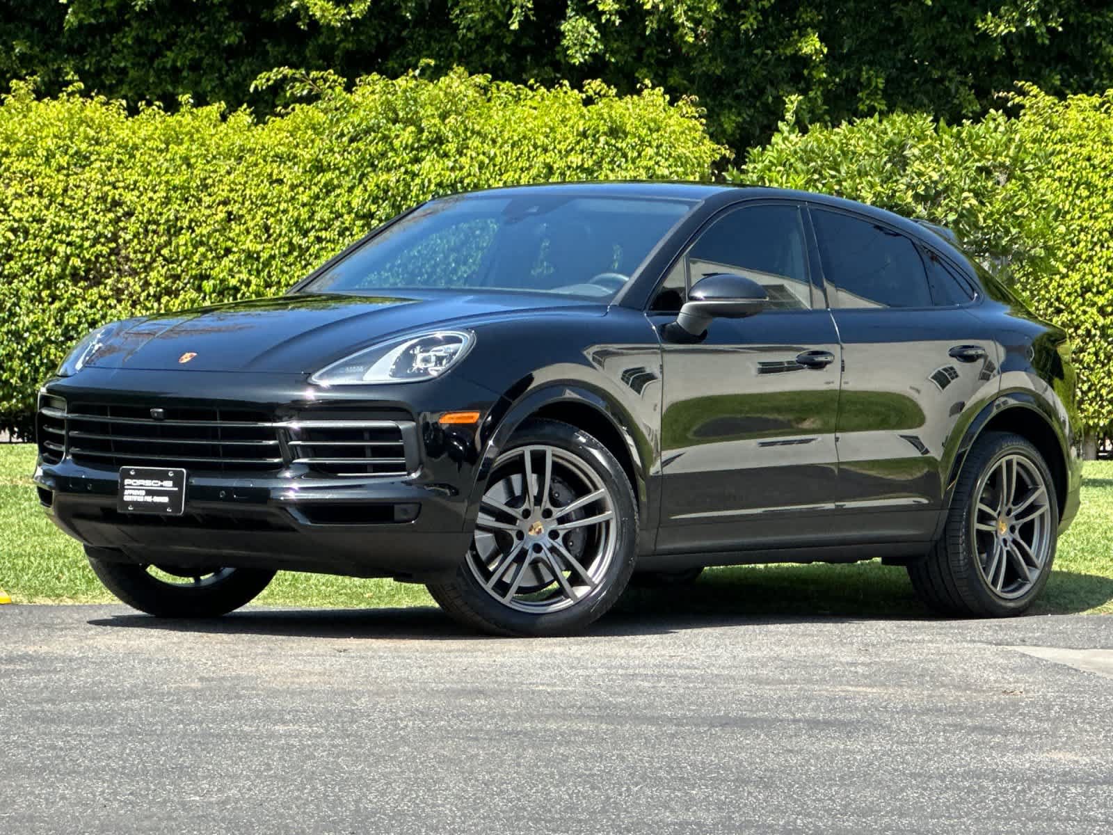 Certified 2023 Porsche Cayenne Coupe AWD/4WD image 1