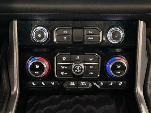 Used 2022 GMC Yukon XL Denali image 30