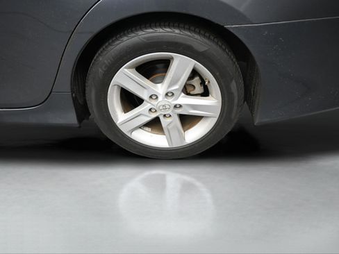 Used 2014 Toyota Camry SE FWD image 35