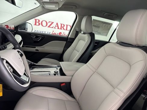 New 2026 Lincoln Aviator Premiere image 13