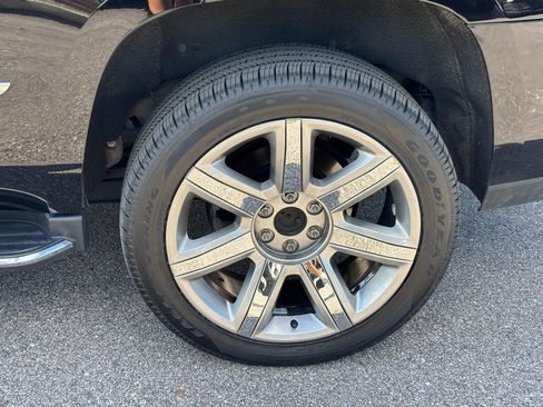 Used 2019 Cadillac Escalade Luxury AWD/4WD image 10