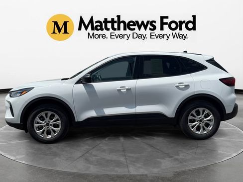 Used 2025 Ford Escape Active AWD/4WD image 2