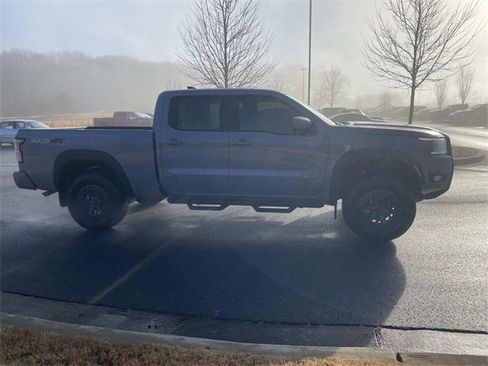 Used 2025 Nissan Frontier PRO-4X image 2