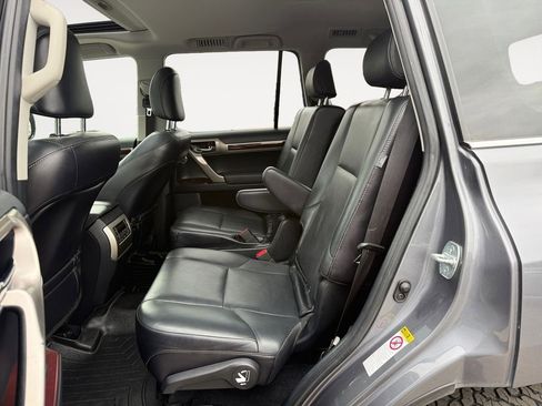 Used 2017 Lexus GX 460 Luxury w/ Preferred Accessory Package AWD/4WD image 13