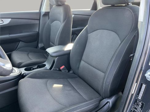 Used 2023 Kia Forte LXS image 28
