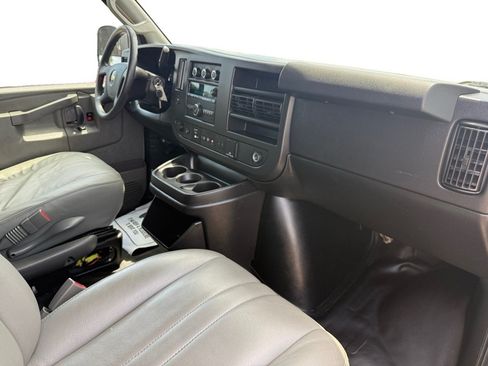 Used 2021 Chevrolet Express 3500 w/ Driver Convenience Package RWD image 11