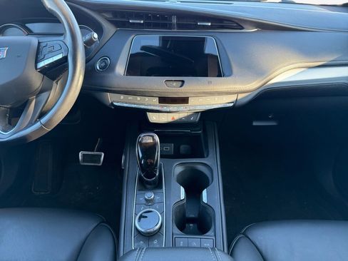 Used 2020 Cadillac XT4 Premium Luxury image 11