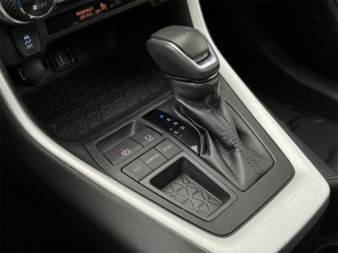 Certified 2022 Toyota RAV4 XLE Premium image 24