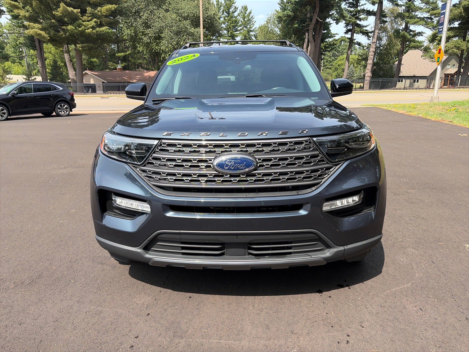 Used 2024 Ford Explorer XLT w/ Equipment Group 202A AWD/4WD image 2