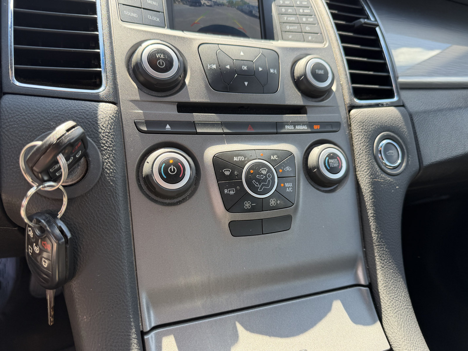 Used 2018 Ford Taurus SEL FWD image 25