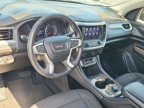 Certified 2022 GMC Acadia SLE w/ Driver Convenience Package FWD image 2