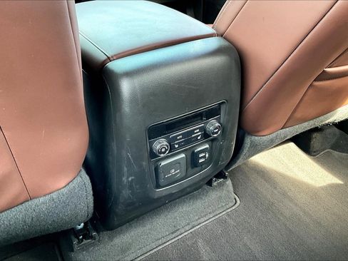 Used 2018 Buick Enclave Avenir w/ Avenir Technology Package FWD image 25
