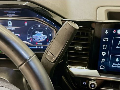 Used 2025 GMC Sierra 1500 SLT image 25